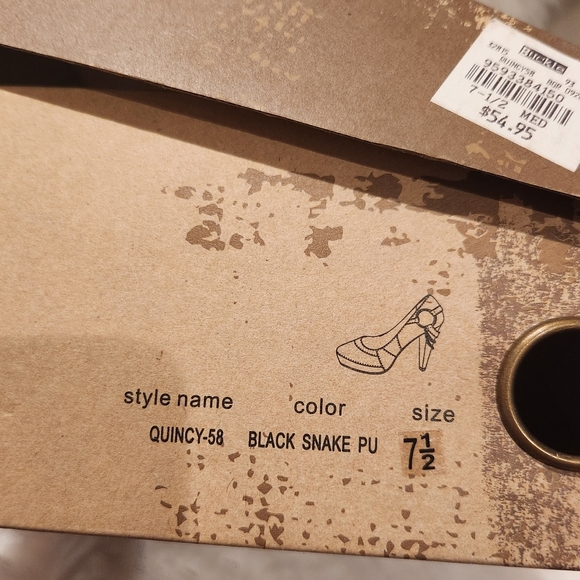 BKE Sole Quincy Red and Black Snake Skin Pumps 7 - Picture 7 of 7